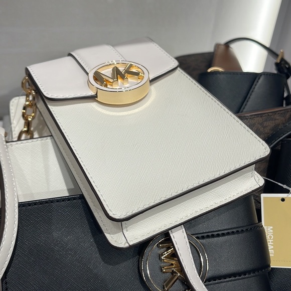 MICHAEL KORS CARMEN SMALL FAUX LEATHER PHONE CROSSBODY BAG - Picture 11 of 16